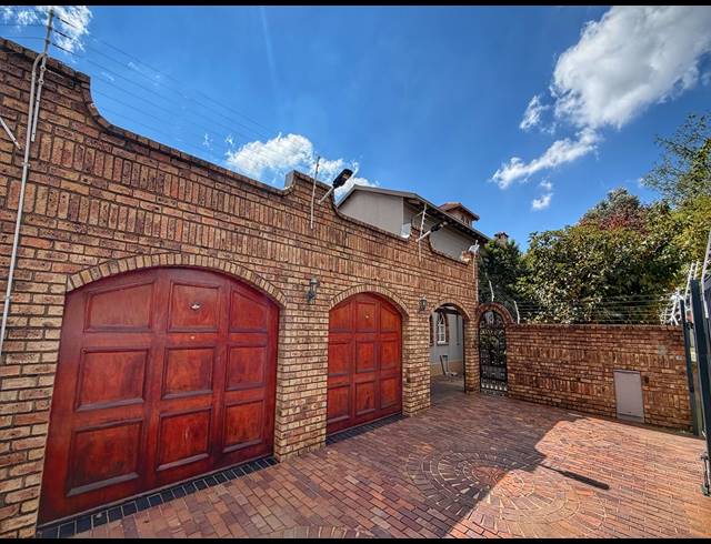 5 BEDROOM HOUSE FOR SALE IN THE HILL